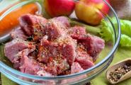 Как потушить мясо на сковороде Как потушить жареное мясо