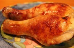 Cómo cocinar muslos de pollo en una olla de cocción lenta.