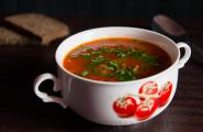 Sopa de tomate con frijoles: sabor y beneficios